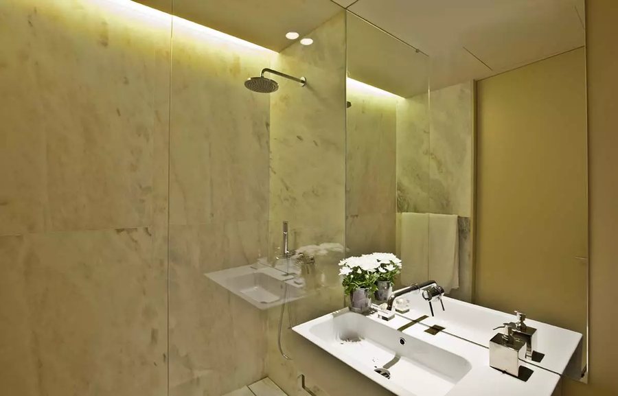 Lisbon Five Stars Apartments 8 Building — Bathroom