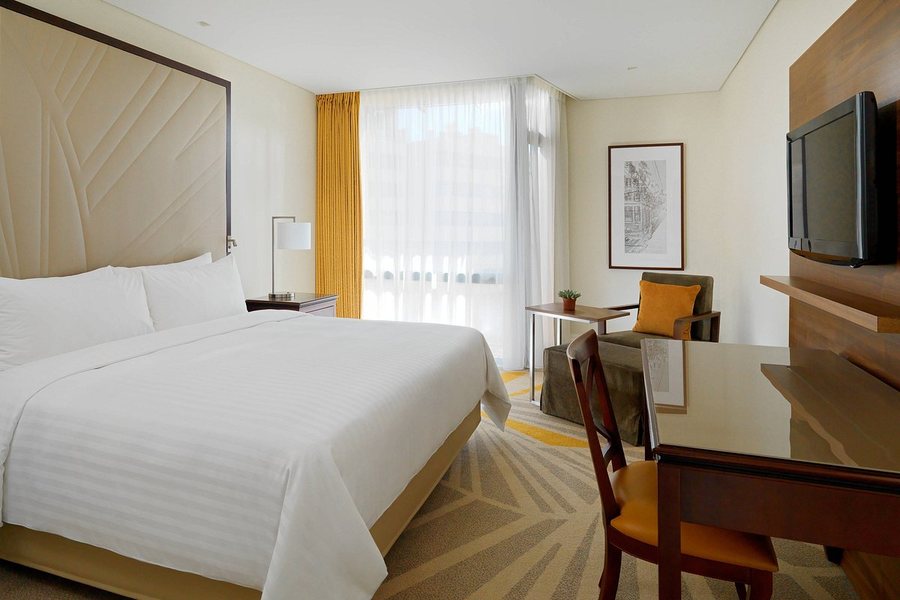 Lisbon Marriott Hotel — Guest room