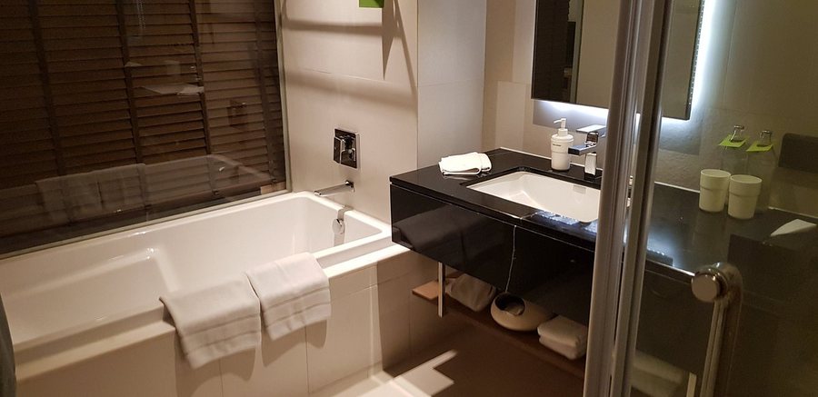 LiT Bangkok Hotel — Bathroom