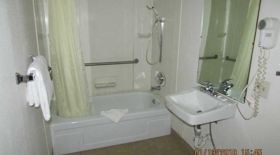 Little Bear Motel — Bathroom