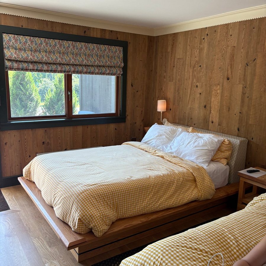 Little Cat Lodge — Guest room