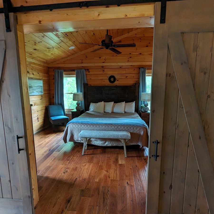 Little Valley Mountain Resort — Guest room