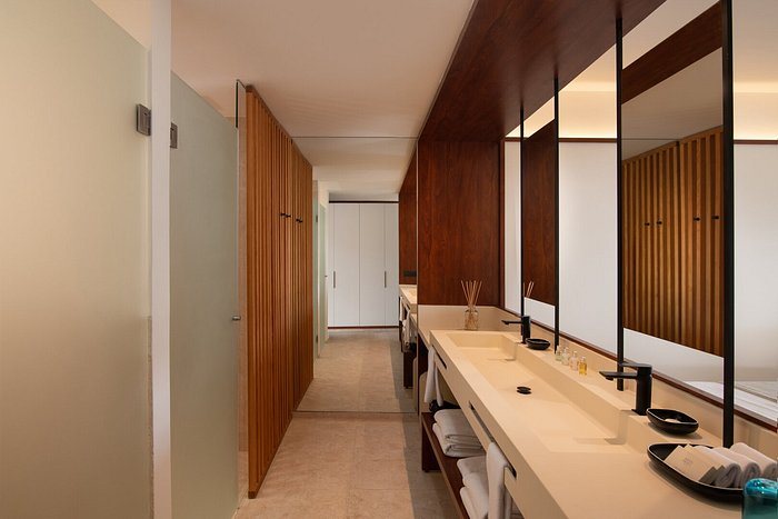 Live Aqua Beach Resort Punta Cana — Bathroom