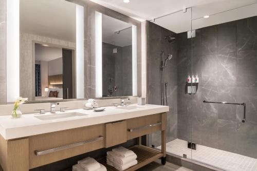 Live by Loews Arlington TX — Bathroom