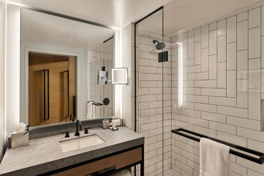 Live by Loews St Louis Missouri — Bathroom