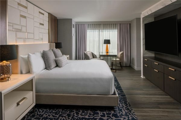 Live Casino Hotel Louisiana Curio Collection by Hilton — Guest room
