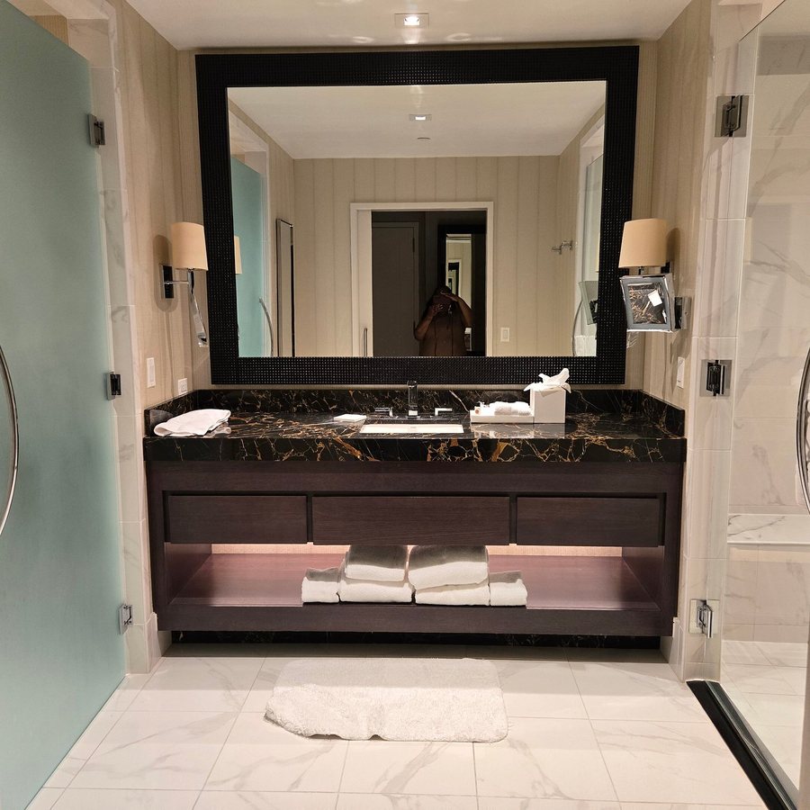 Live Casino Hotel Maryland — Bathroom