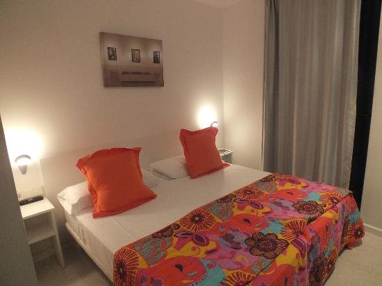 Live Dream Barcelona Catalonia — Guest room