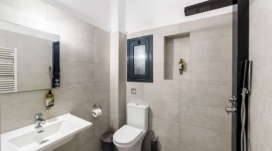 Live in Athens Short Stay Apartments — Bathroom