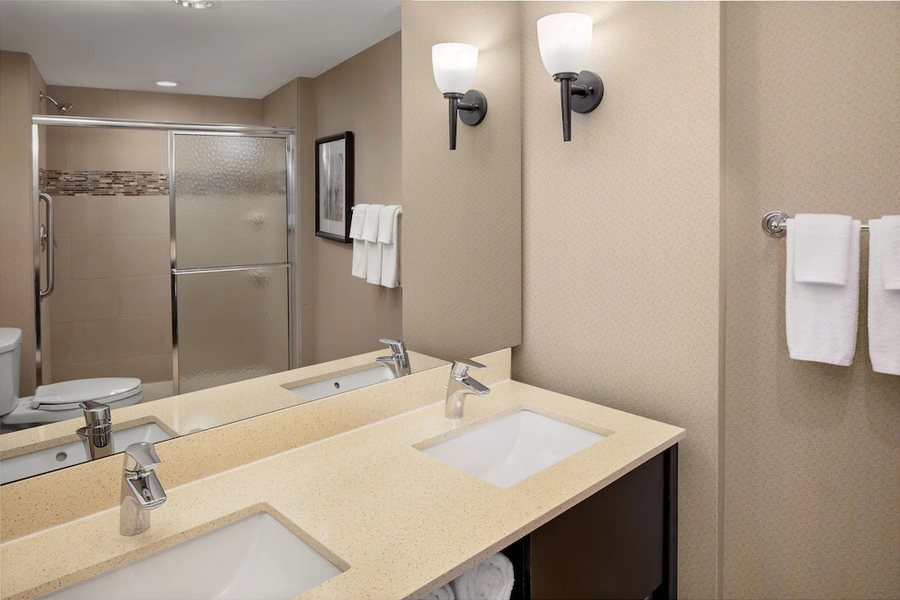 Live Oak Charleston Historic District a Tribute Portfolio Hotel — Bathroom