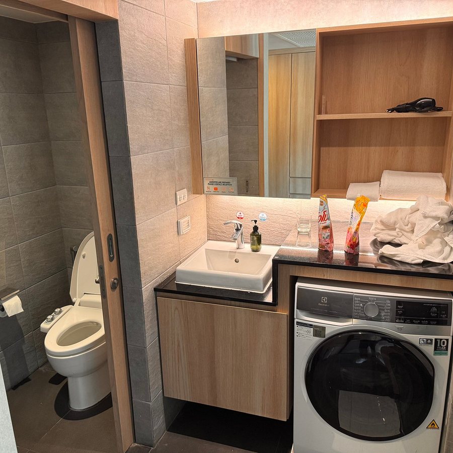 LiveZen Bangkok — Bathroom