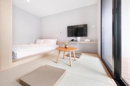 LiveZen Bangkok — Guest room