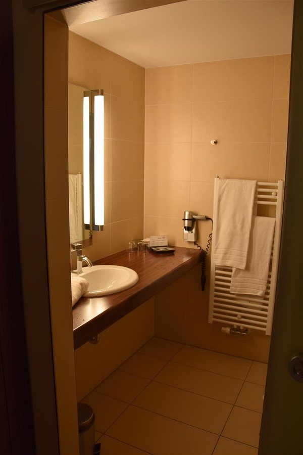 Living Hotel an der Oper — Bathroom