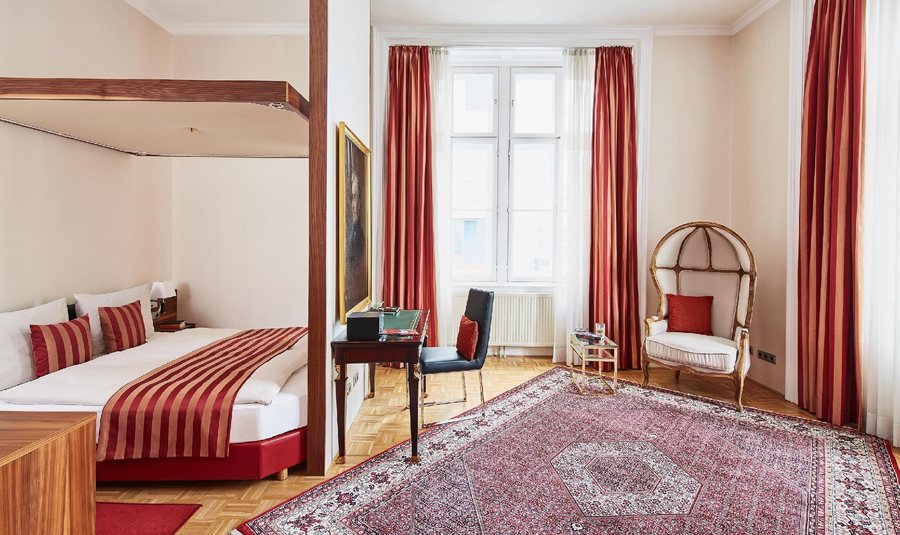 Living Hotel an der Oper — Guest room
