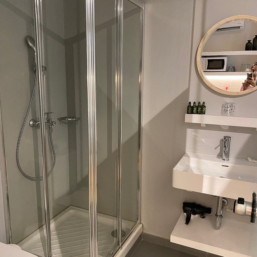 Living Stone Condo Hotel — Bathroom