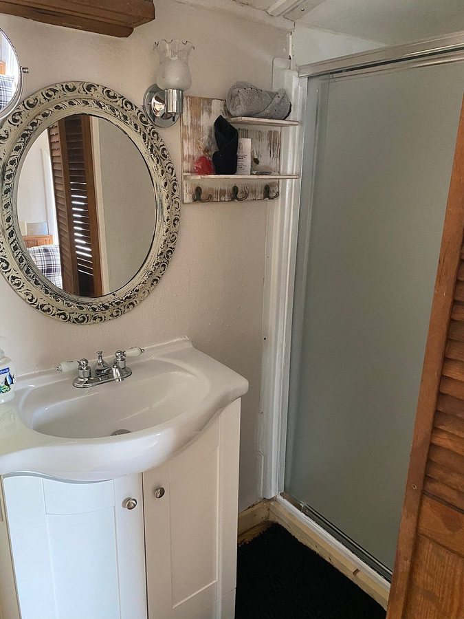 Livingston Junction Cabooses — Bathroom