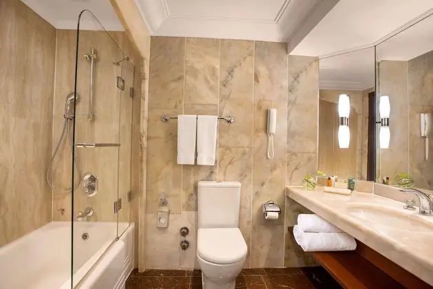 Livinton Hotel Istanbul — Bathroom