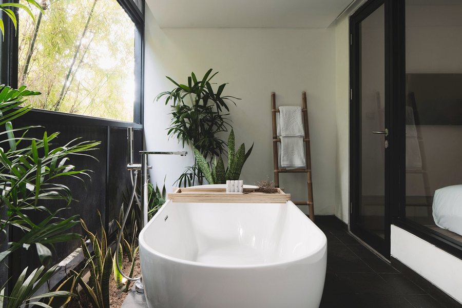 Lloyd s Inn Bali — Bathroom