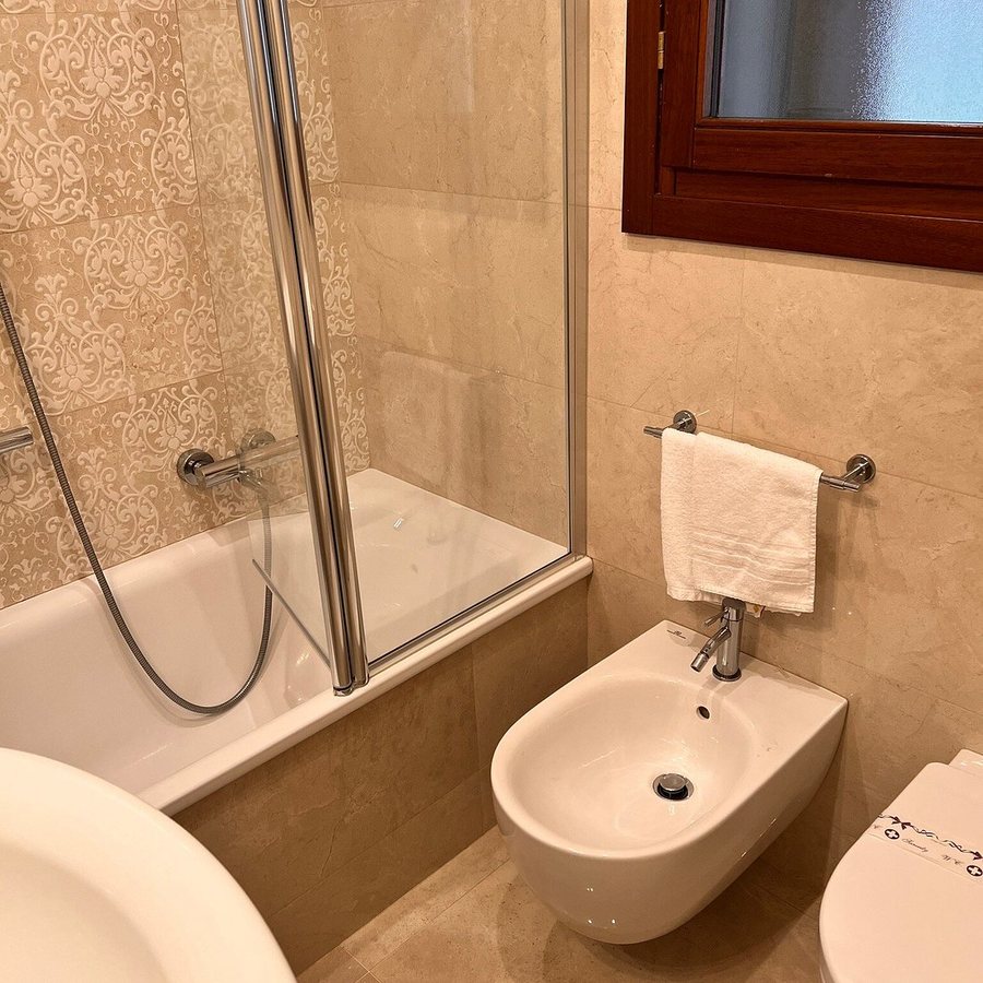 Locanda ai Bareteri e B B Allegri — Bathroom