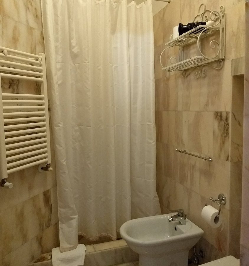 Locanda dei Guelfi B B — Bathroom