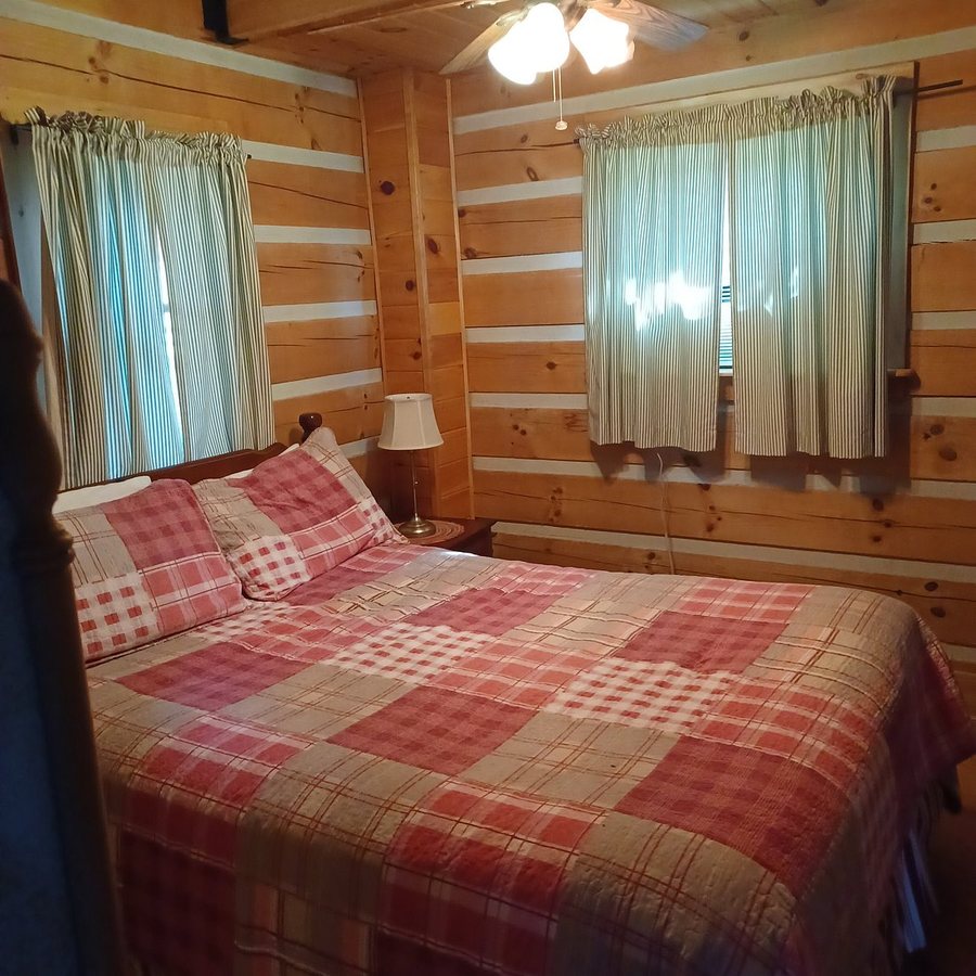 Locust Hill B B Cabin Pub — Guest room