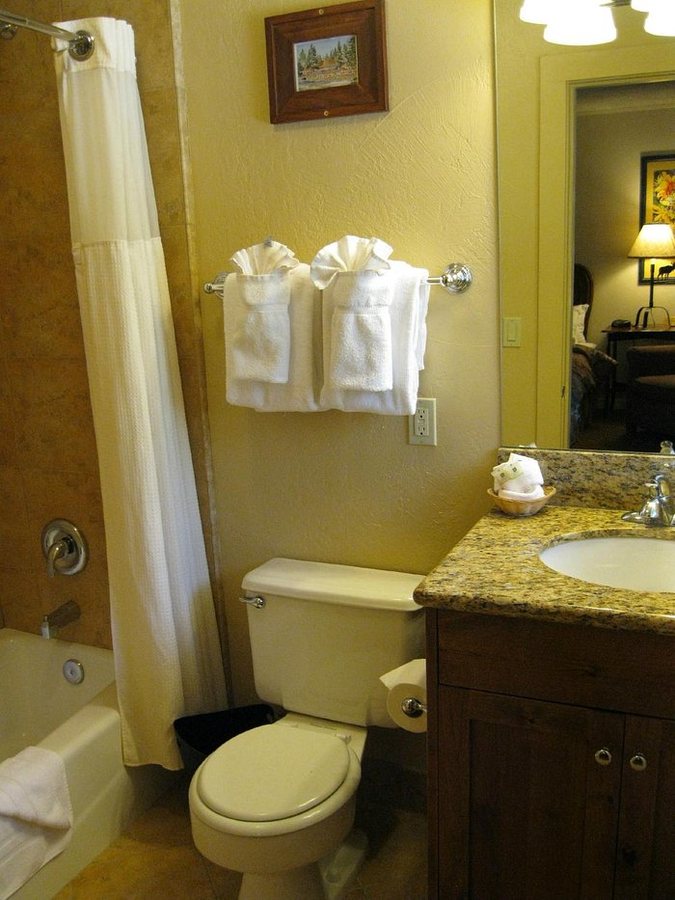 Lodge at Canyon River Ranch — Bathroom