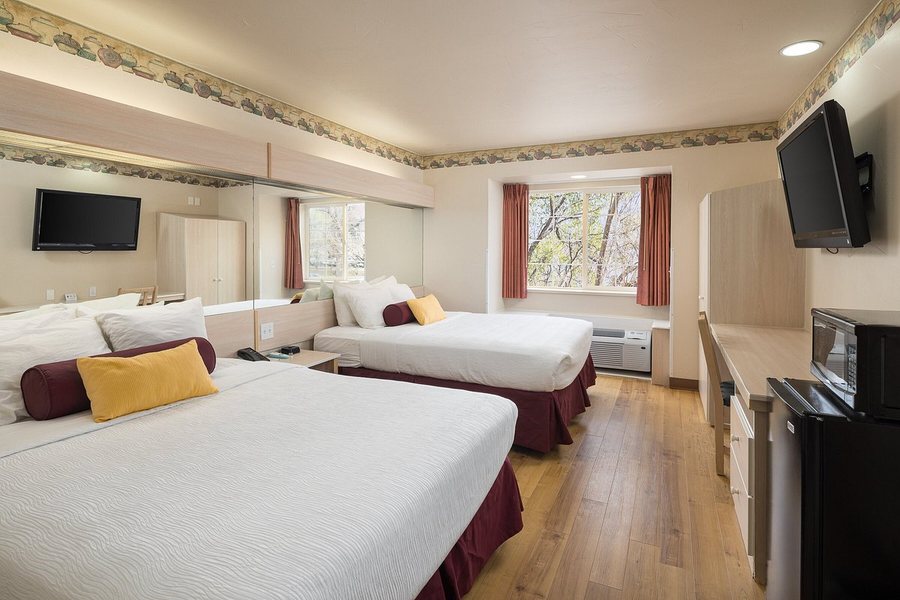 Lodge at Canyon River Ranch — Guest room