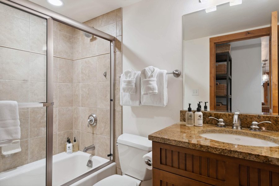 Lodge at Lionshead — Bathroom