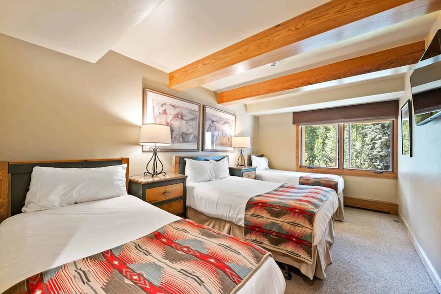 Lodge at Lionshead — Guest room