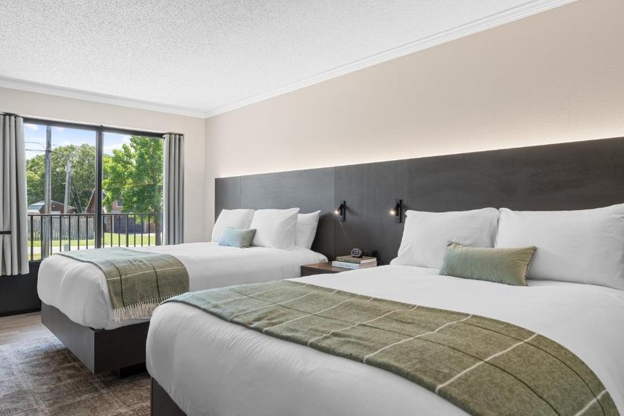 Lodge at the Falls — Guest room