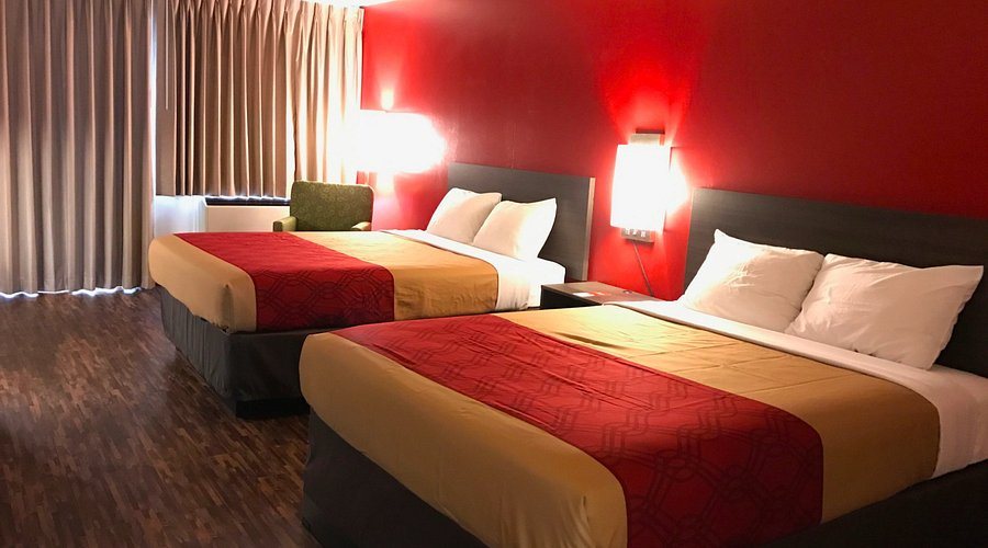 Lodge Falls Hotel — Guest room