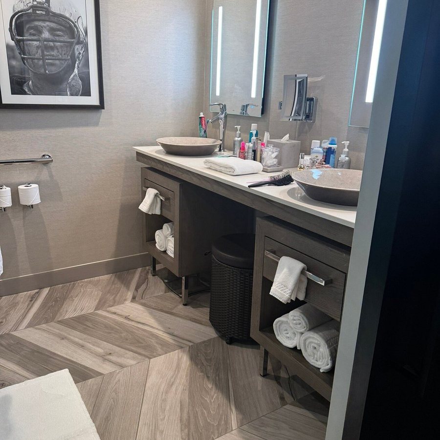Lodge Kohler — Bathroom