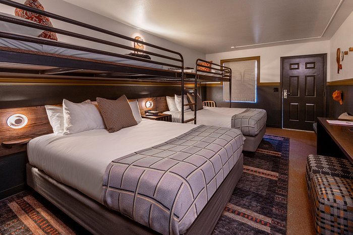 Lodge Of The Ozarks — Guest room