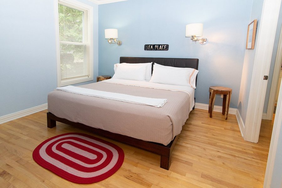 Lodgings at Pioneer Lane — Guest room