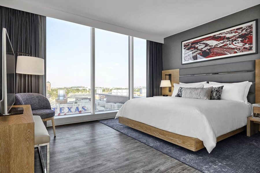 Loews Arlington Hotel — Guest room