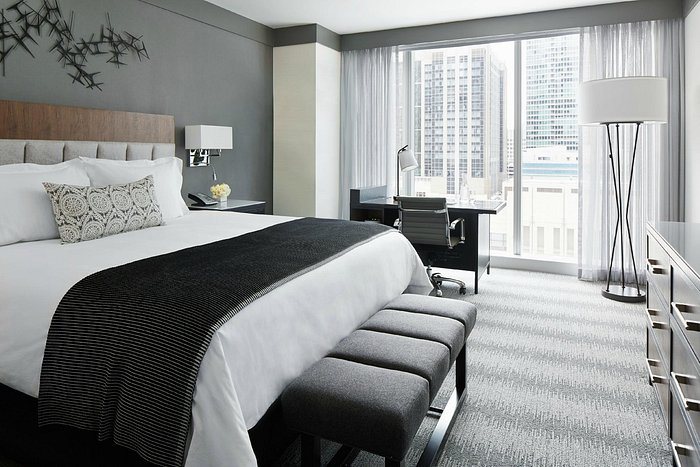 Loews Chicago Hotel Chicago Illinois — Guest room