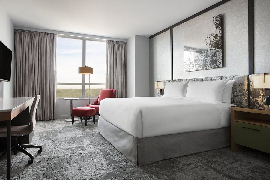 Loews Chicago O Hare Hotel — Guest room