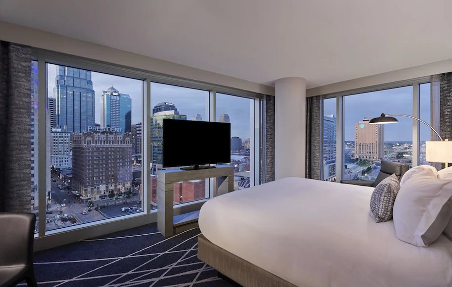 Loews Kansas City Hotel — Guest room