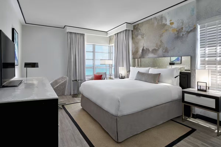 Loews Miami Beach Hotel Miami Beach Florida — Guest room