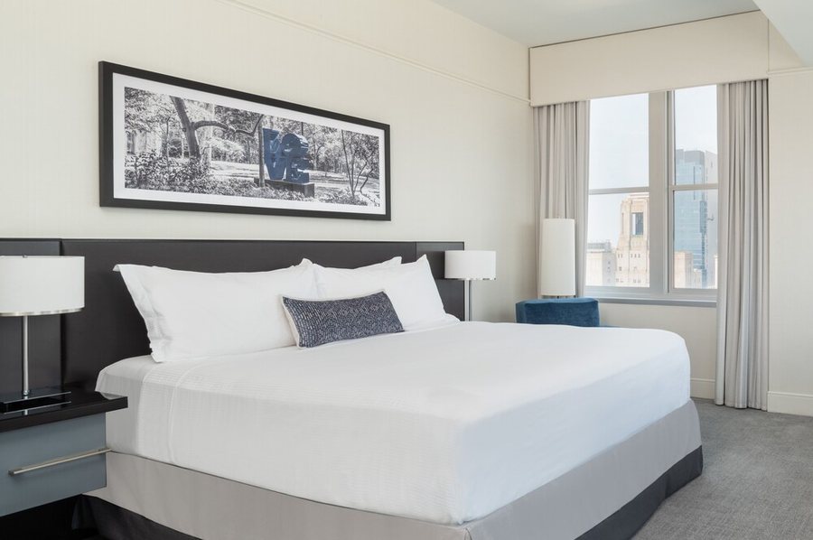 Loews Philadelphia Hotel — Guest room
