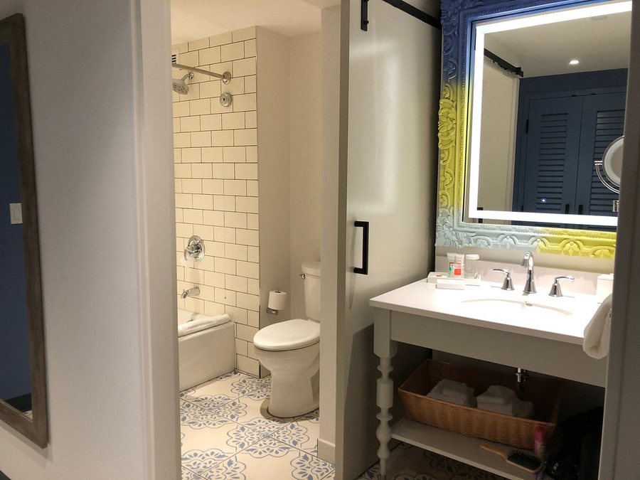 Loews Sapphire Falls Resort At Universal Orlando Orlando Florida — Bathroom