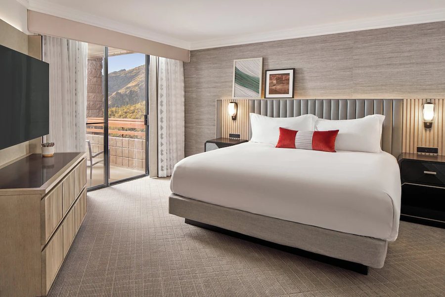 Loews Ventana Canyon Resort — Guest room