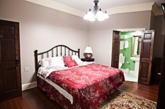 Lofts on the Square — Guest room
