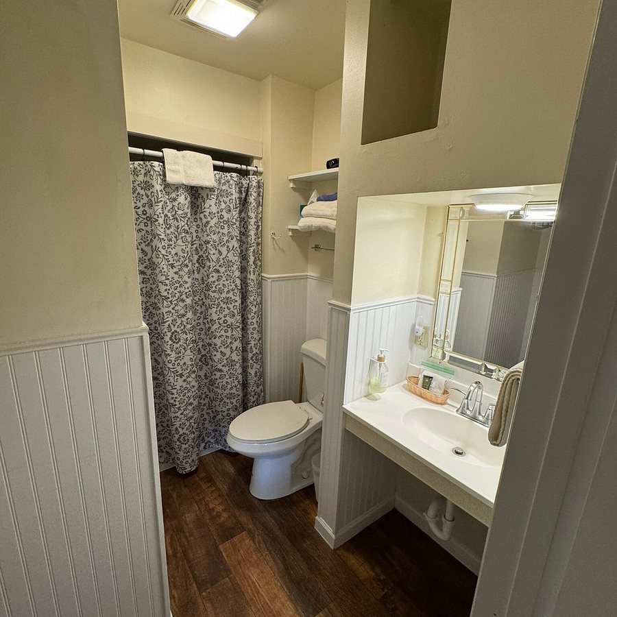 Log Cabin Motel — Bathroom