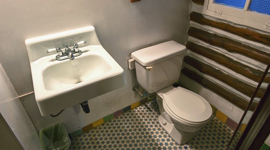 Log Cabin Motor Court — Bathroom