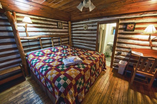Log Cabin Motor Court — Guest room