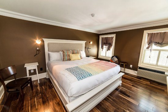 Logan Inn — Guest room