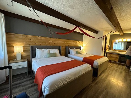 LOGE Bend — Guest room