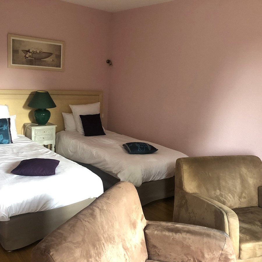 Logis Auberge de Launay — Guest room