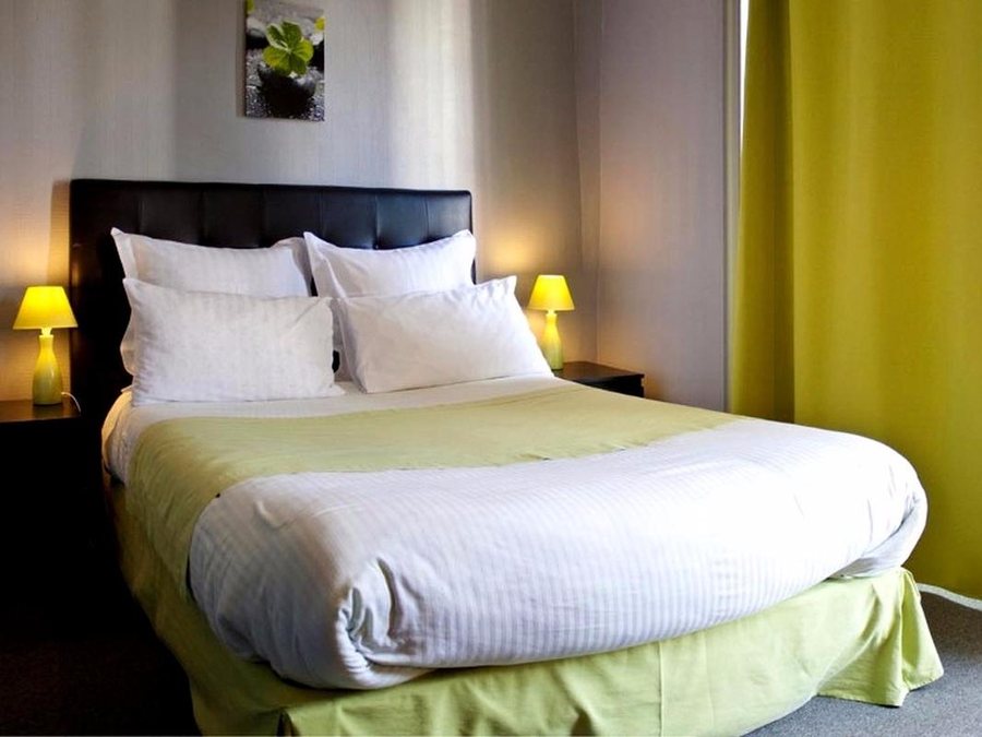 Logis Hotel de la Poste — Guest room